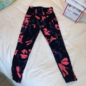 Calvin Klein performance wick Capri leggings. Size small.